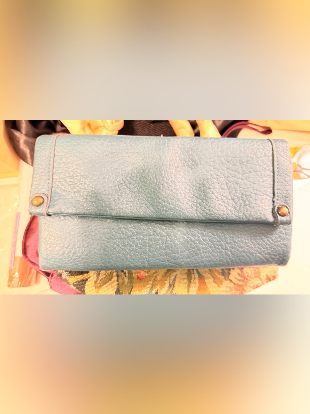 Lot of 6: 2 vintage clutch bags , 2 wallets,1 fabric tote & bonus gift - Picture 3 of 8